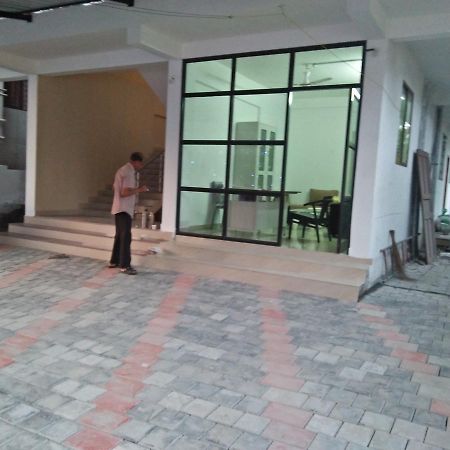 Metro Mens Hostel Kochi Zewnętrze zdjęcie